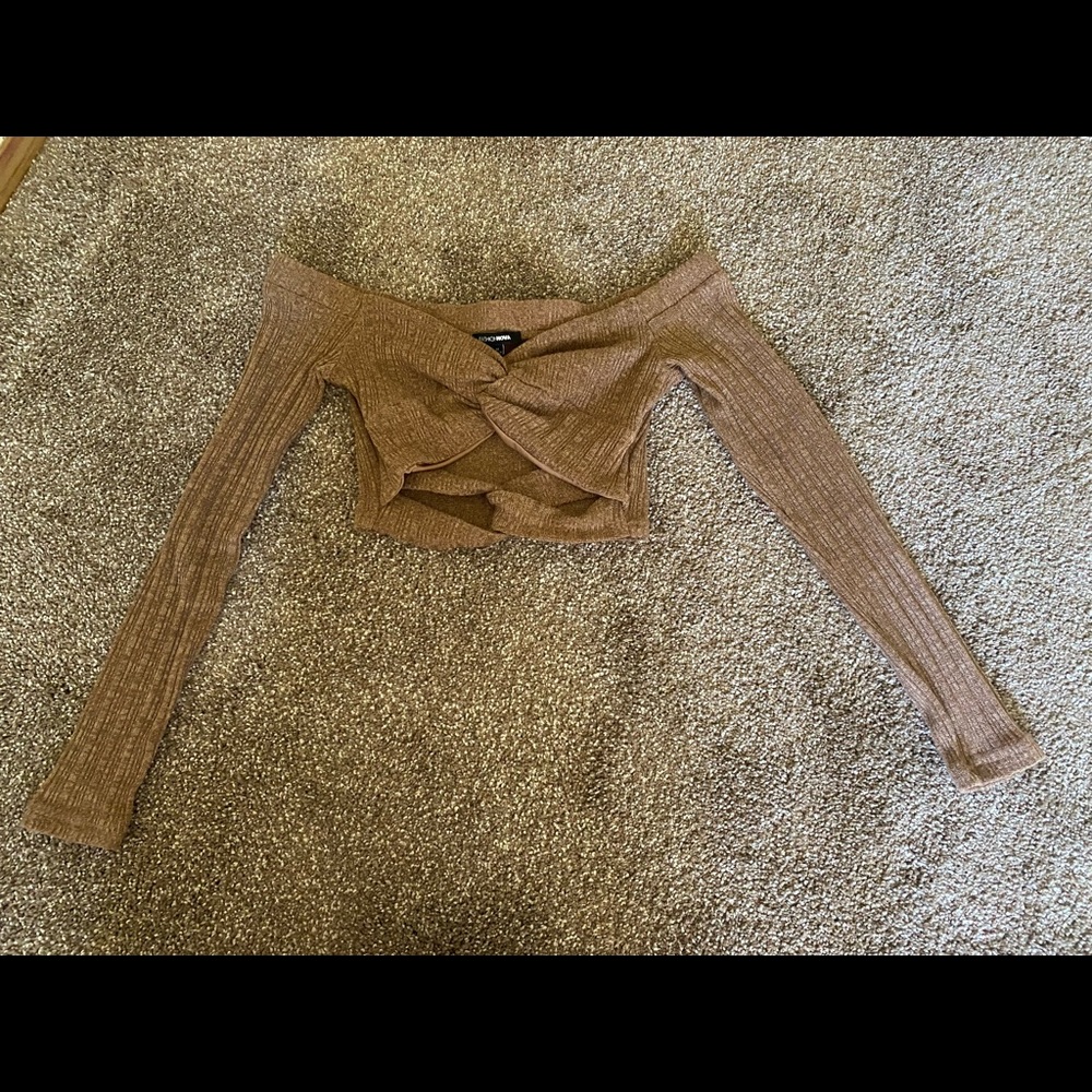 Cutout design sweater crop top
